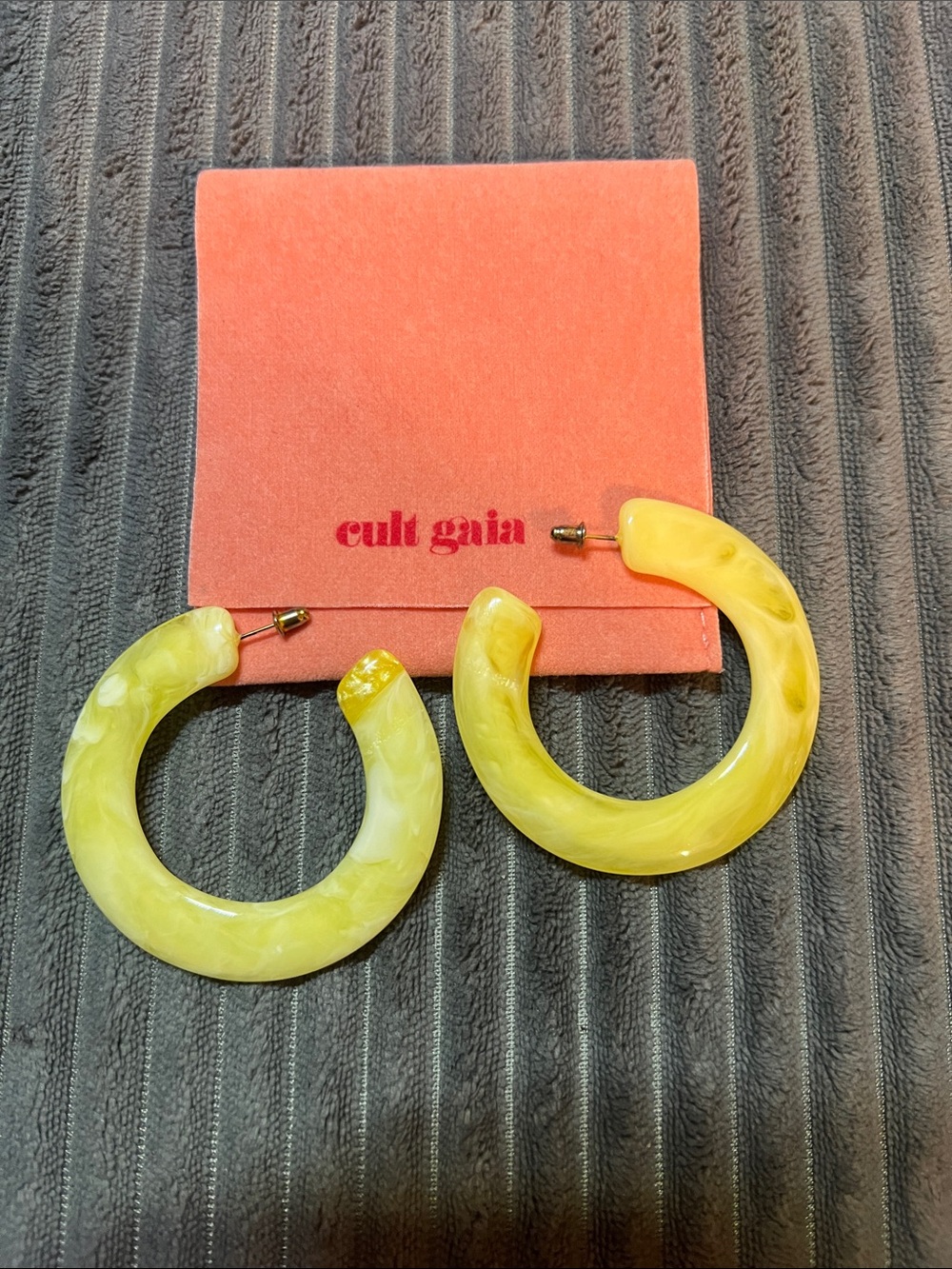 Cult Gaia MIRA HOOP EARRINGS IN PROSECCO